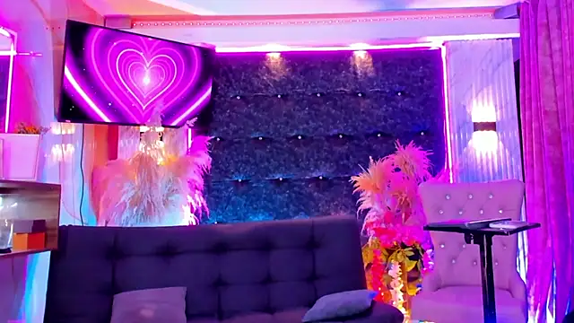 Queens_Wonders_Blonders webcam