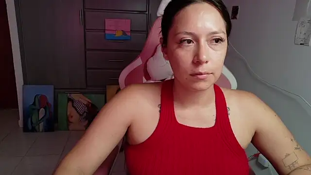 MommyMiaWs webcam