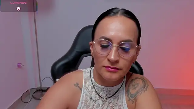 Sara_Charmy webcam