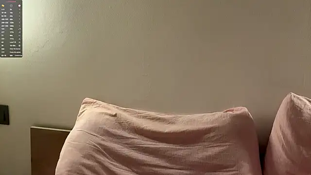 Ur_neighbor_Kira webcam