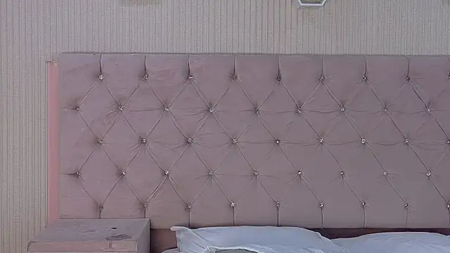 ZarinaWynne live cam on StripChat