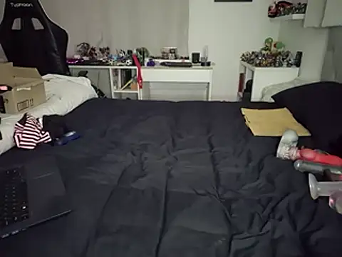 Smelly-Ewan-stinks webcam