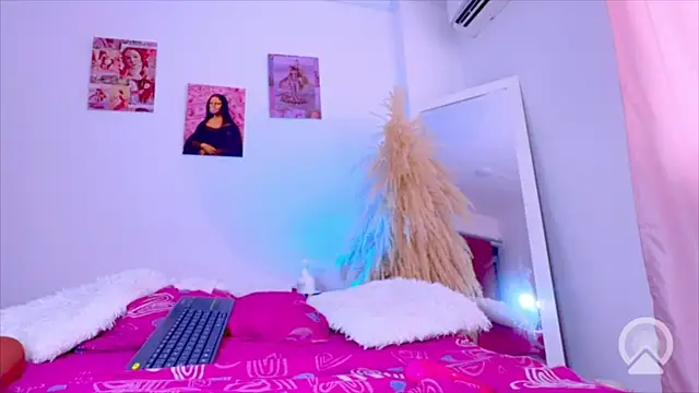 AMAIAA_LOVE webcam