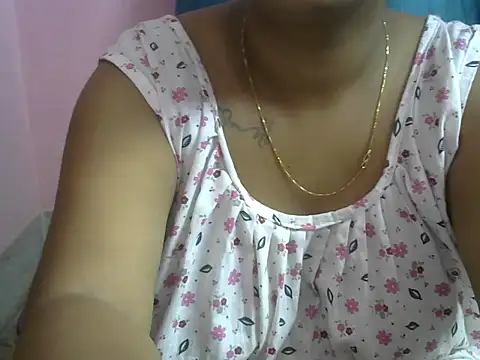 QUEEN-OF-QUEEN live cam on StripChat