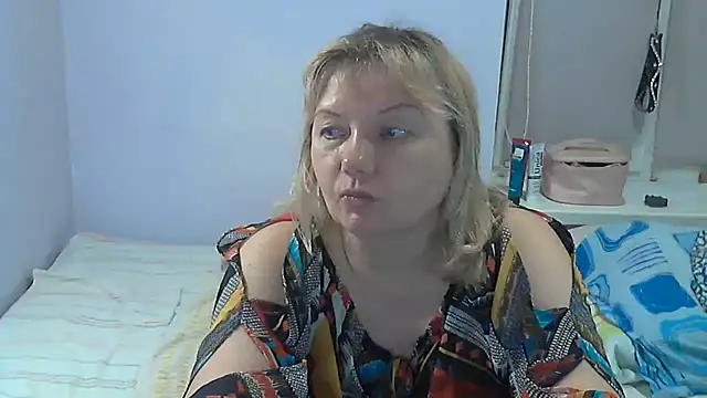 Lusi-777 live cam on StripChat