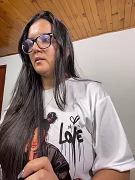 SWEETLILY18 live cam on StripChat