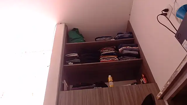 nicolle_milf1978 webcam