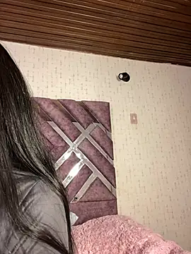LunaMoore_Pink webcam