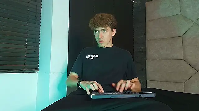 Tyler_Mcrey webcam