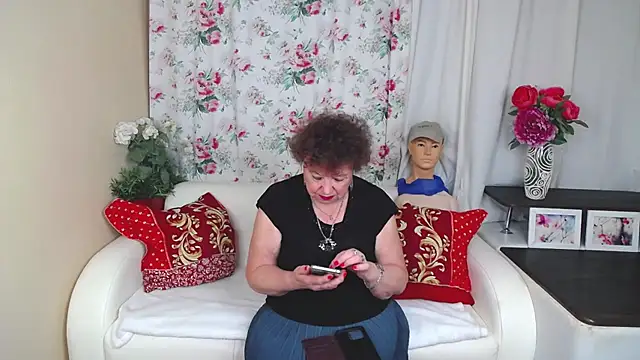 YourHotGranny webcam