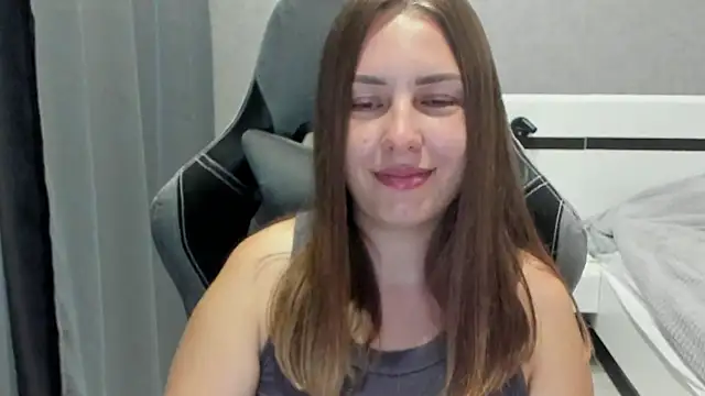 Mia_shy1 webcam