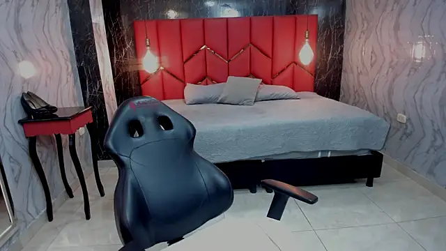 LatinaHoleQueen webcam