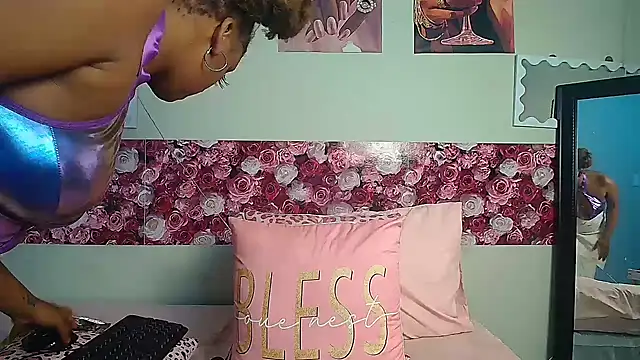 EnchantingLisa webcam