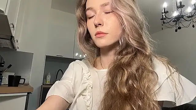 ShyandSkinnyAlice webcam