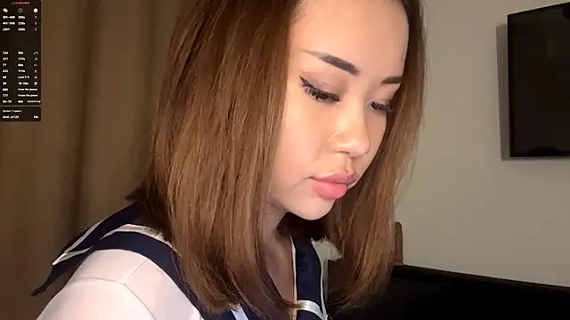 Ur_neighbor_Kira webcam