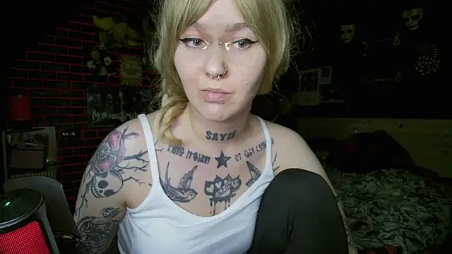 MessalinaOfficial live cam on StripChat