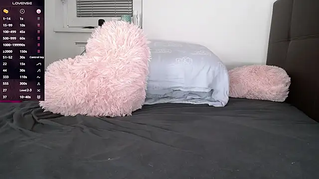 AlicePlushWhispers webcam