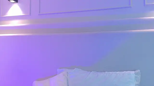 NaomiKlarc webcam