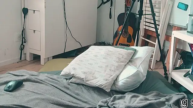 CeriseLapine live webcam show