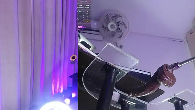 NicoleJons_ webcam