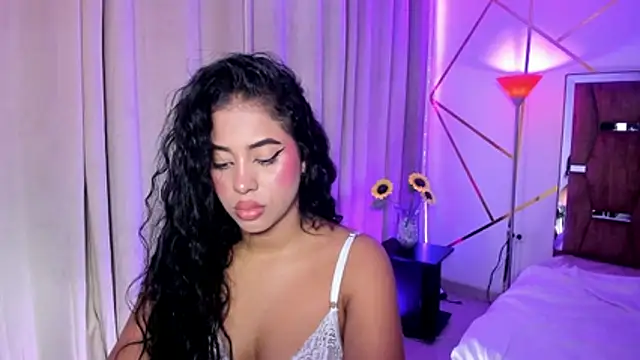 NicoleJons_ webcam
