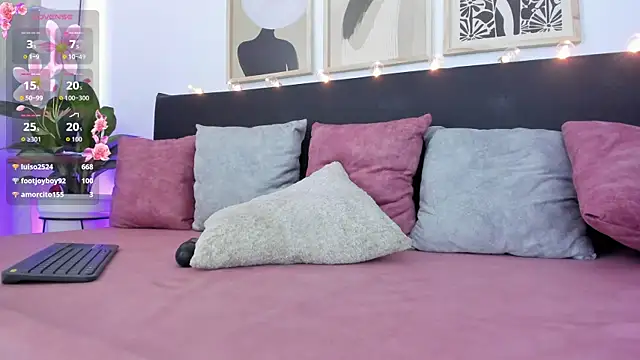 Pauline_Peach webcam