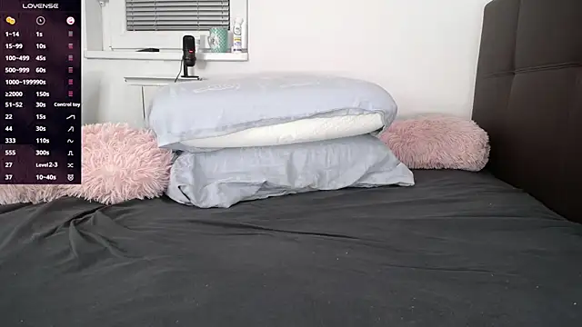 AlicePlushWhispers webcam