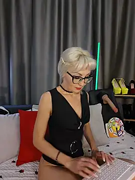 Milforja live cam on StripChat