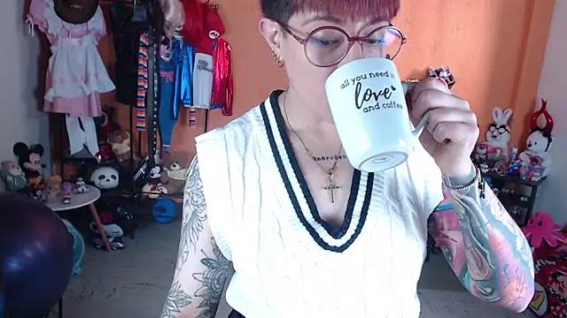 MissMiia2 live cam on StripChat