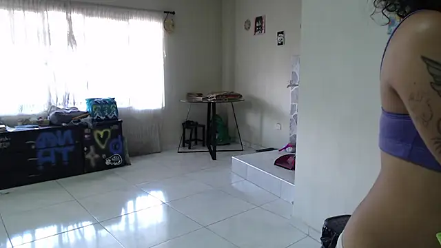 AlinaWoolf_ webcam