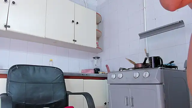 BustyGlow webcam