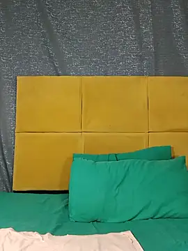 HugeTitisxx webcam