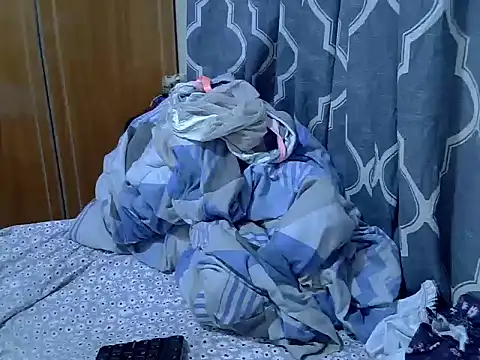 kaya_bear webcam