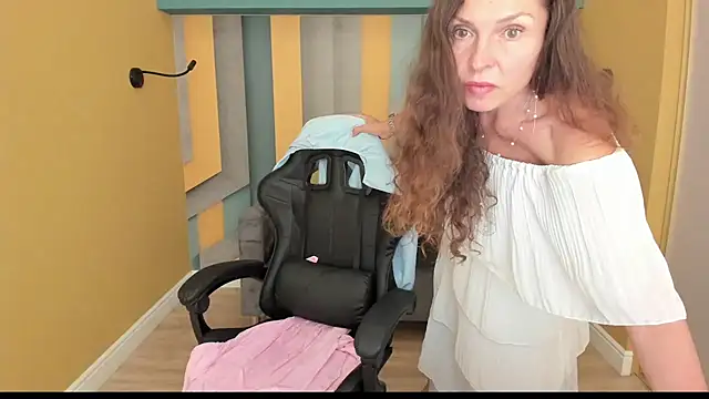 EllaLong webcam