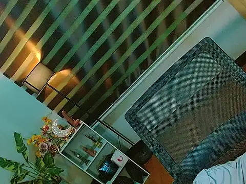 HOLLYWOOD_QUEEN_88 webcam