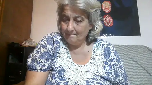 ExquisiteMature live cam on StripChat