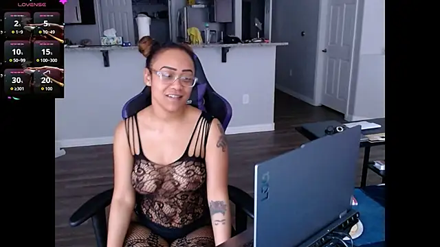 ReeseZen live cam on StripChat