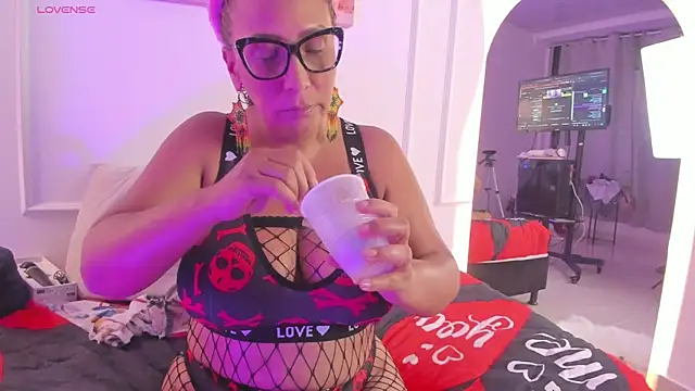 Eva-Millss live webcam show