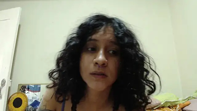 AlinaWoolf_ webcam