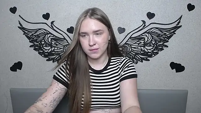 LauraHlot webcam