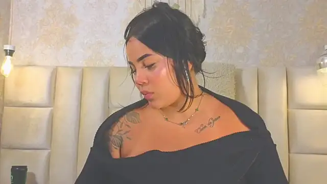 EmilyQueen3x webcam