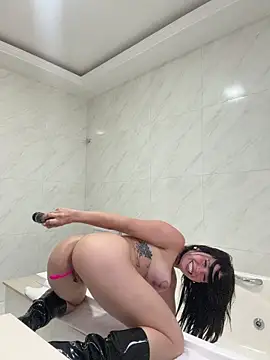 Rafaellaz live cam on StripChat