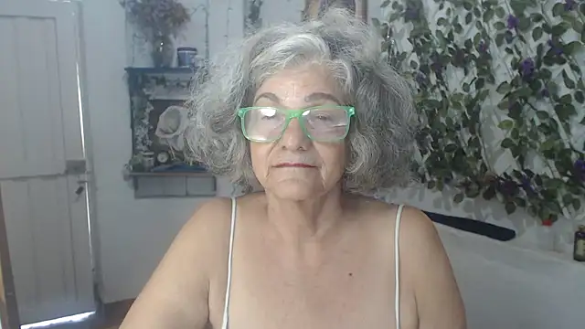 FunnyGrandma live cam on StripChat