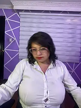 MiiaaJoness webcam