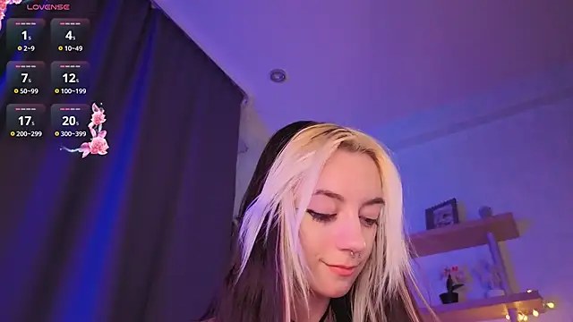 tristaroht (F young) - Spank my boobs a bit
