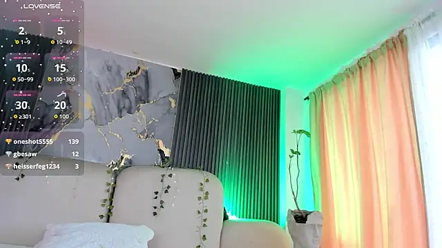 CarolineFyre webcam