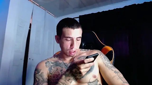 Adam_Hudsond webcam