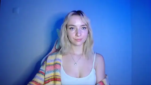 LuciaYoung webcam