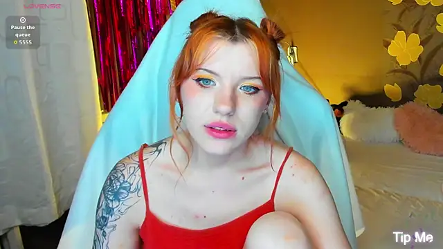 MeganNewCat webcam
