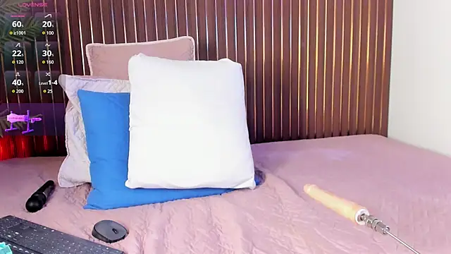 mia_pineda webcam